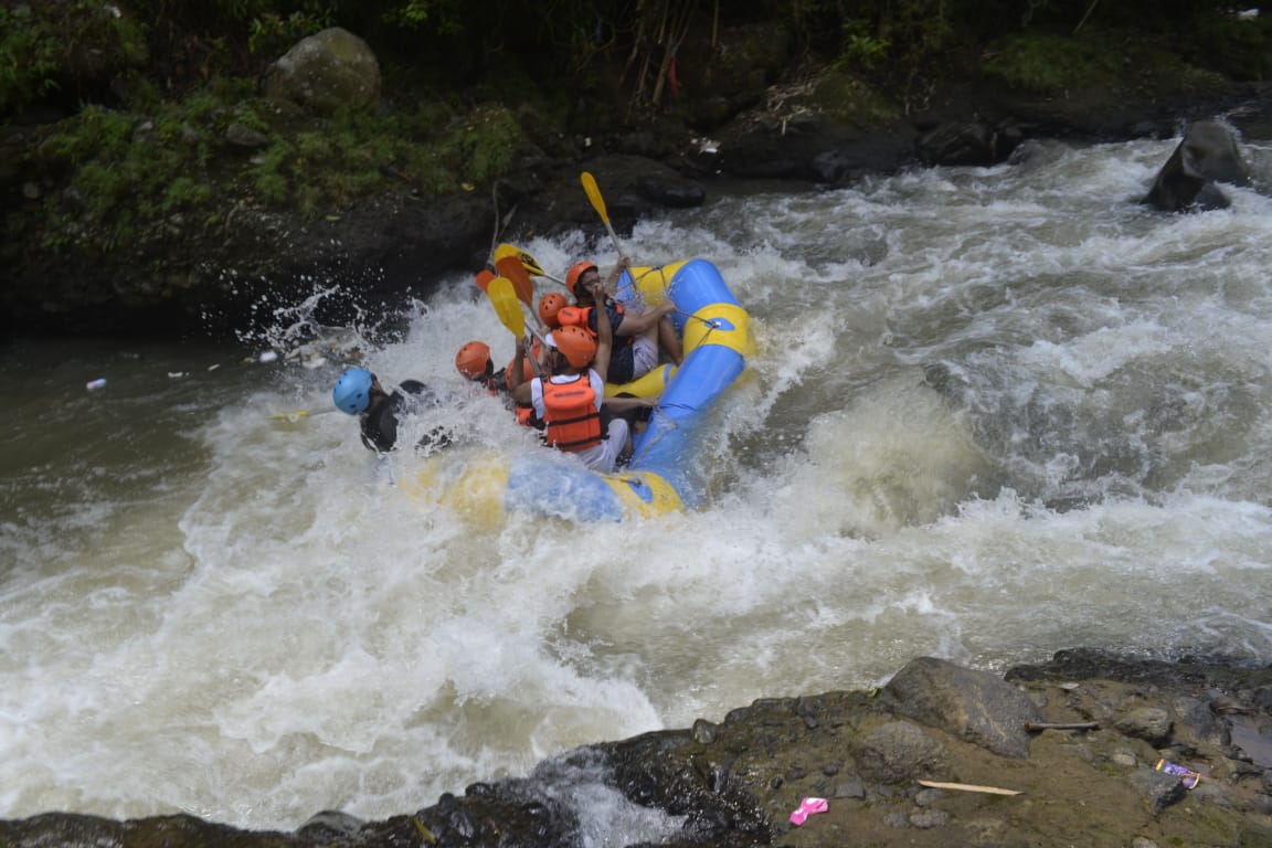 "fun rafting bogor" by tiga adventure