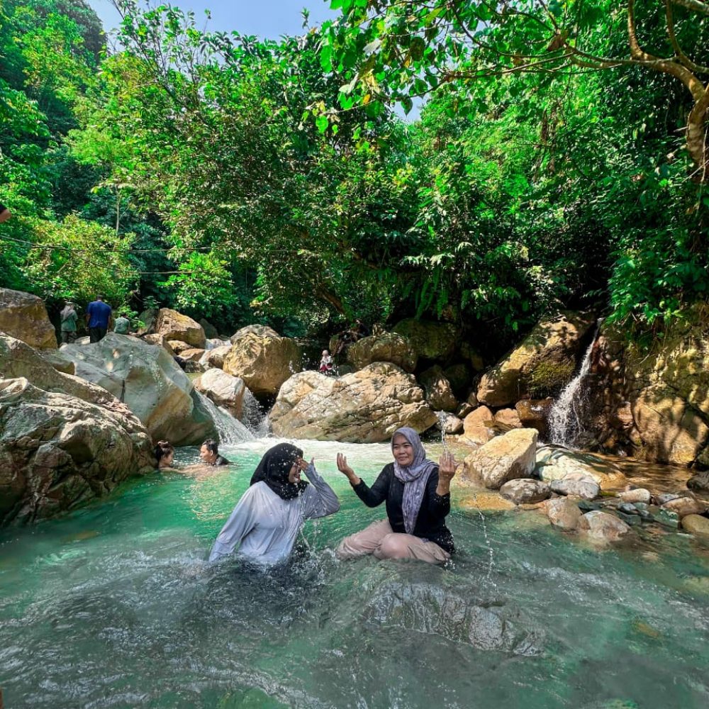 tiga trekking sentul