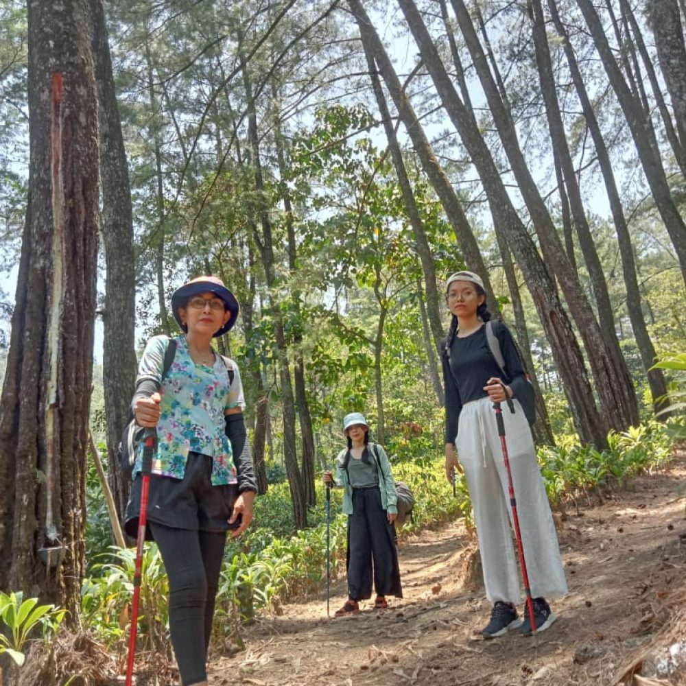 paket trekking sentul